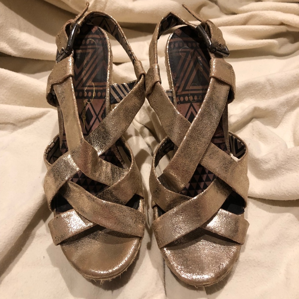 Jessica Simpson lightly worn gold wedge sz 40